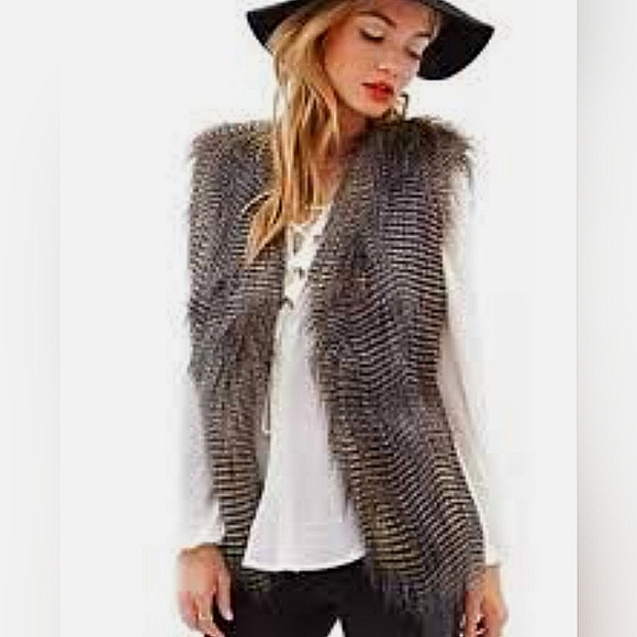 Zara Jackets & Blazers - ZARA NWOT Sz S Faux Feather Vest